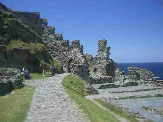 tintagel castle in ruins